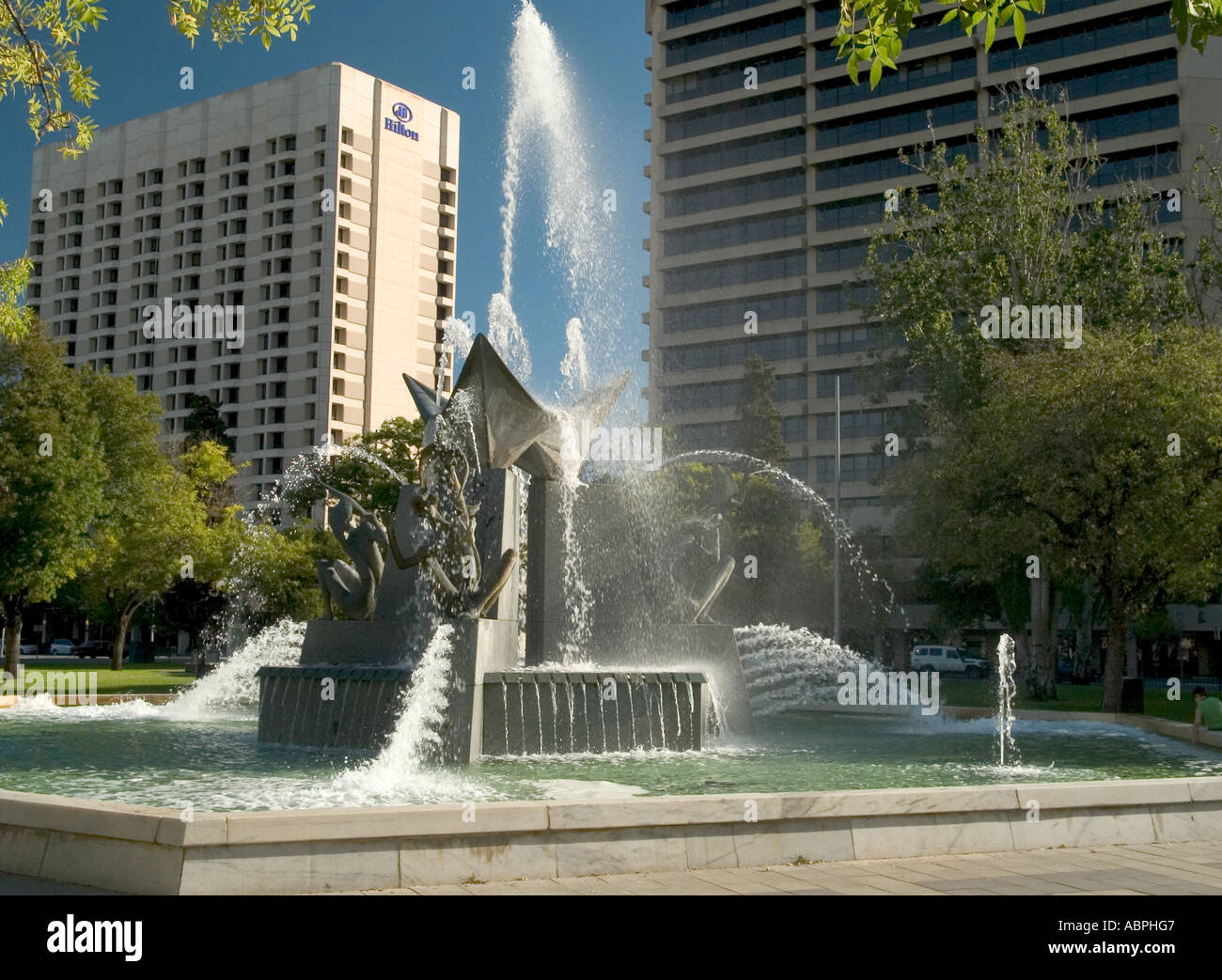 Fontaine de la place victoria, Adélaïde, Australie du Sud. Banque D'Images