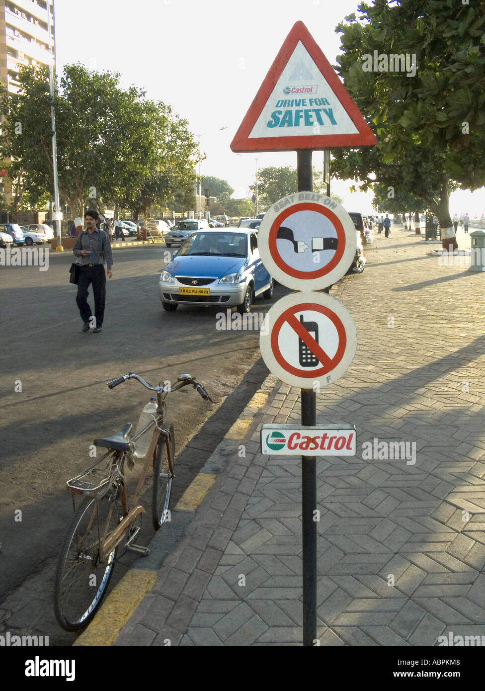 Règles de conduite sécuritaire AHP79049 signe à Marine Drive Nariman Point Mumbai Maharashtra Inde Bombay maintenant Banque D'Images