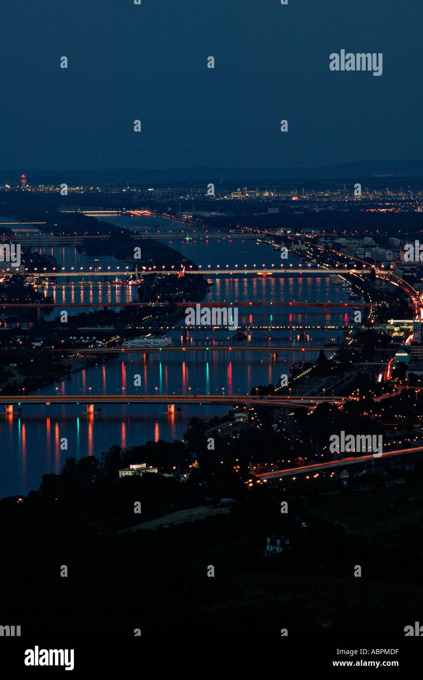 Ponts sur le Danube à Vienne Autriche Europe Banque D'Images