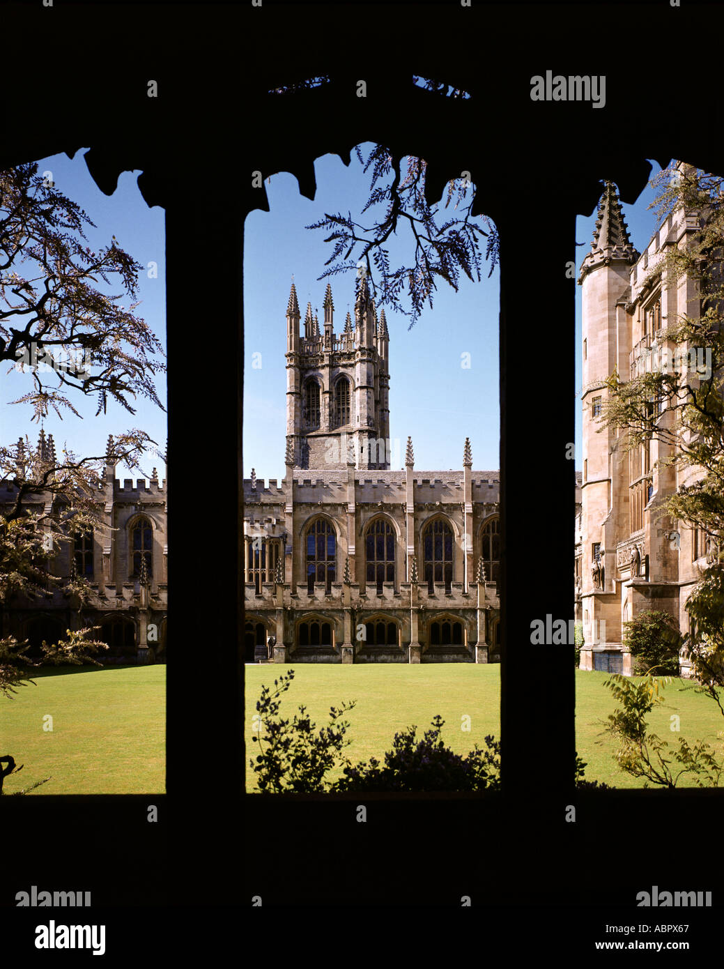 Fr - OXFORD : le cloître au Magdalene College Banque D'Images