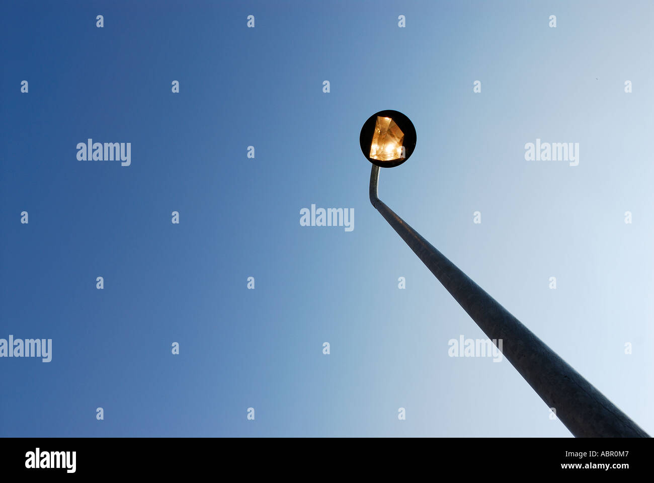 ALLUMÉ LE LAMPADAIRE Banque D'Images
