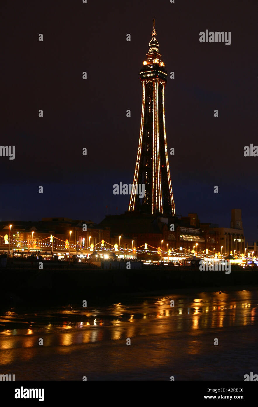 La tour de Blackpool et illuminations de nuit Banque D'Images