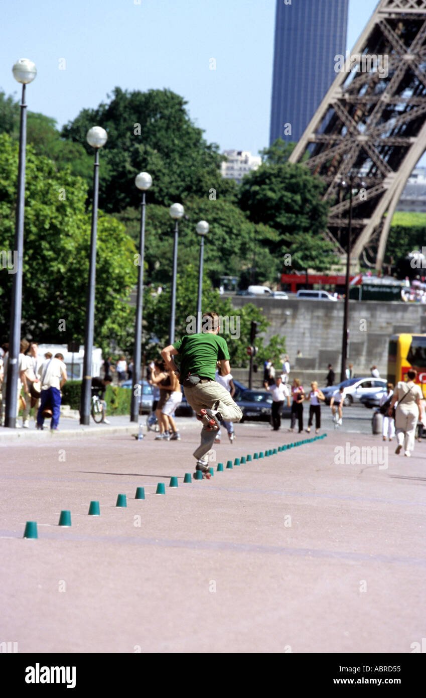 Le roller dans le Parc Trocadero Paris France Jardin Photo Stock - Alamy