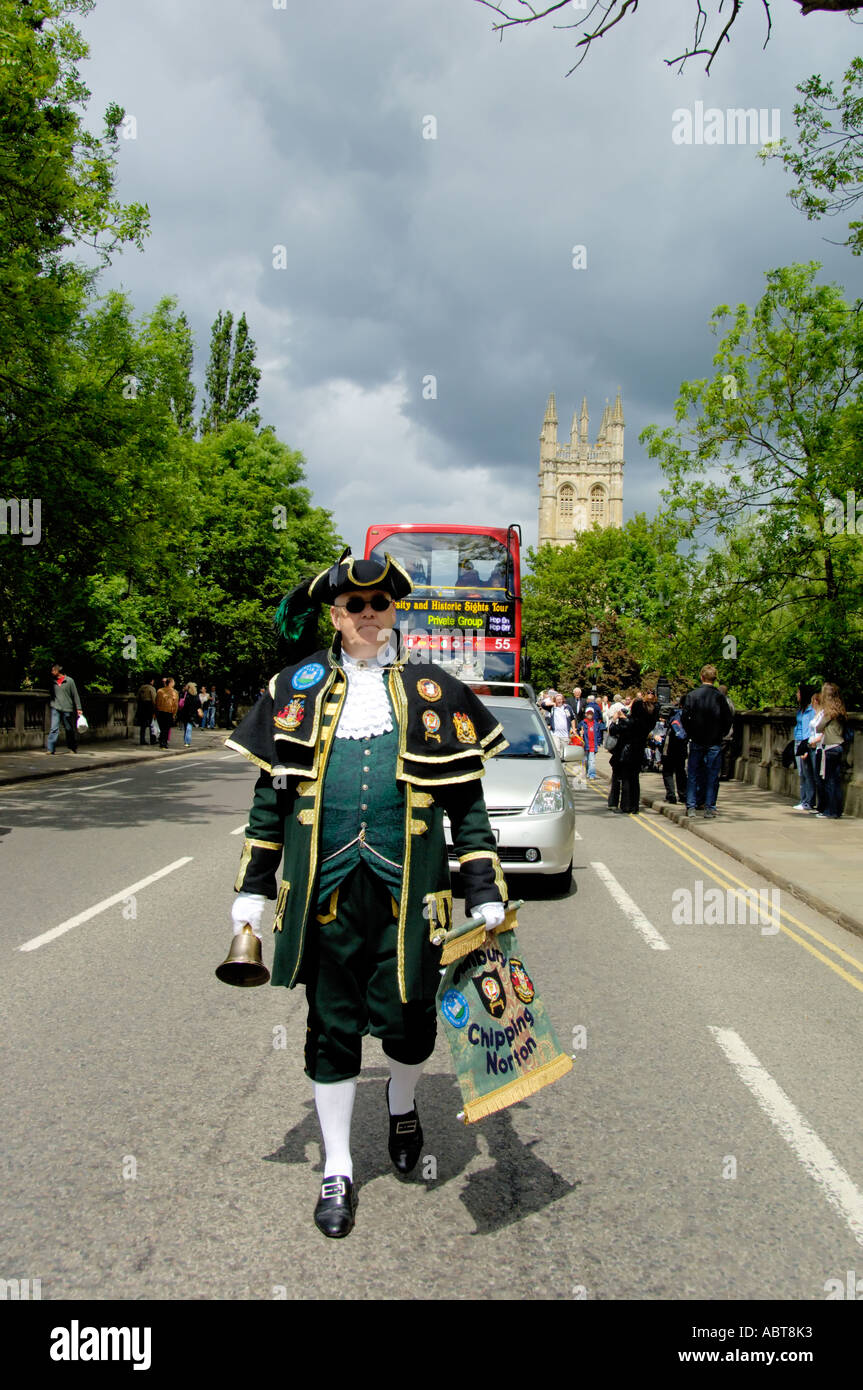 Crieur public sur Pont-de-la-Madeleine Lord Maire Parade Oxford Royaume-Uni de Grande-Bretagne Banque D'Images