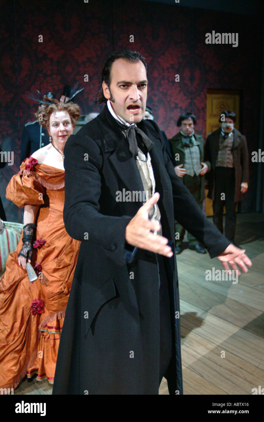 Alistair McGowan comme Khlestakov dans Nikolai Gogol's l'inspecteur du gouvernement, Festival de Théâtre de Chichester, Sussex, UK. 2005 Banque D'Images