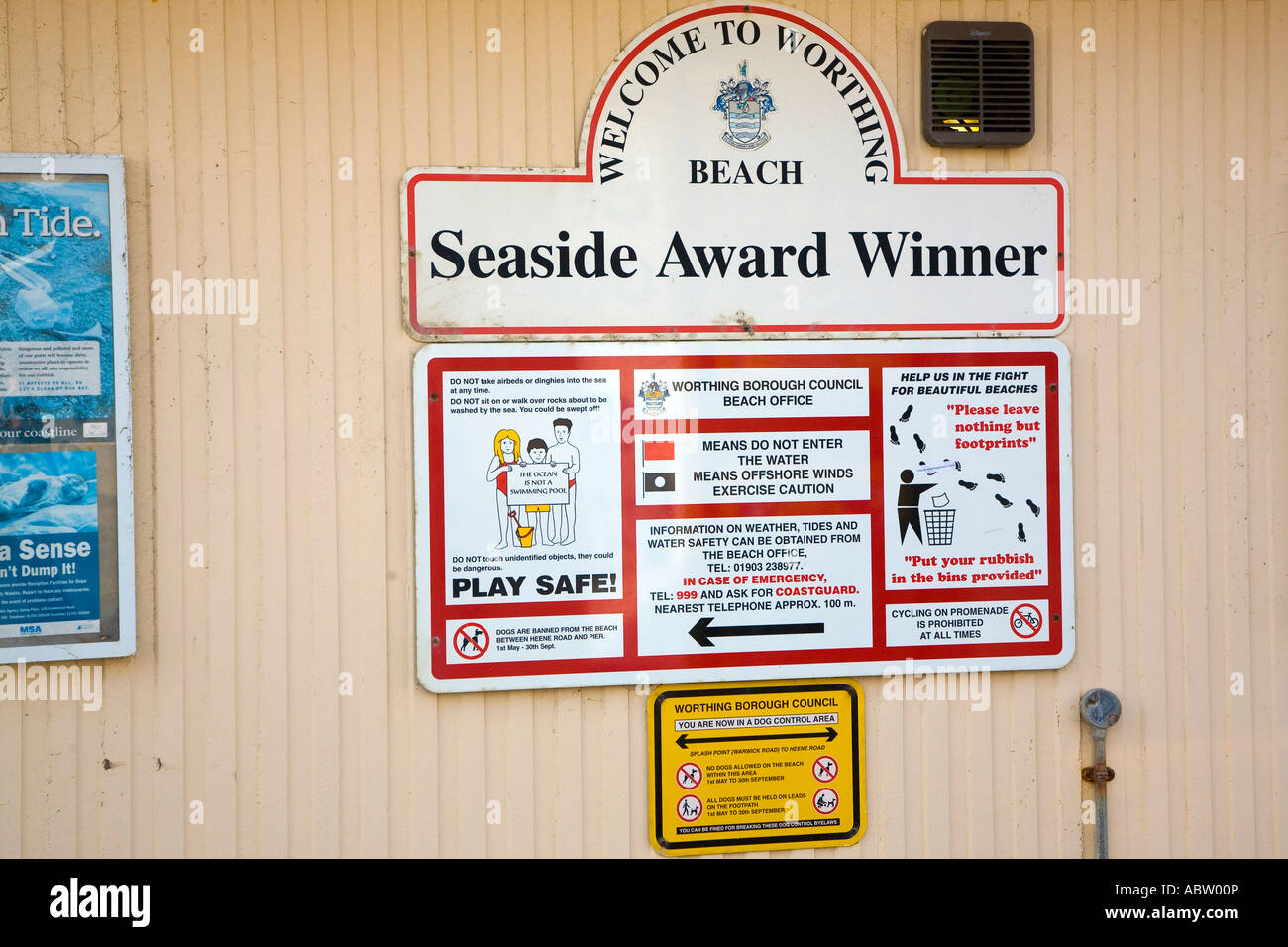 Worthing beach front de mer Avis de sécurité bureau West Sussex UK 2007 Banque D'Images