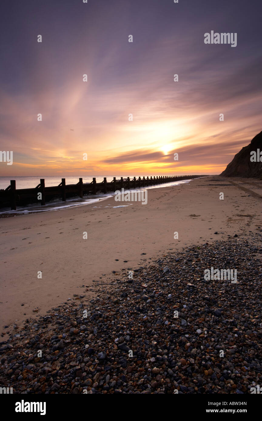 Lever du soleil à Mundesley sur la côte de Norfolk Banque D'Images