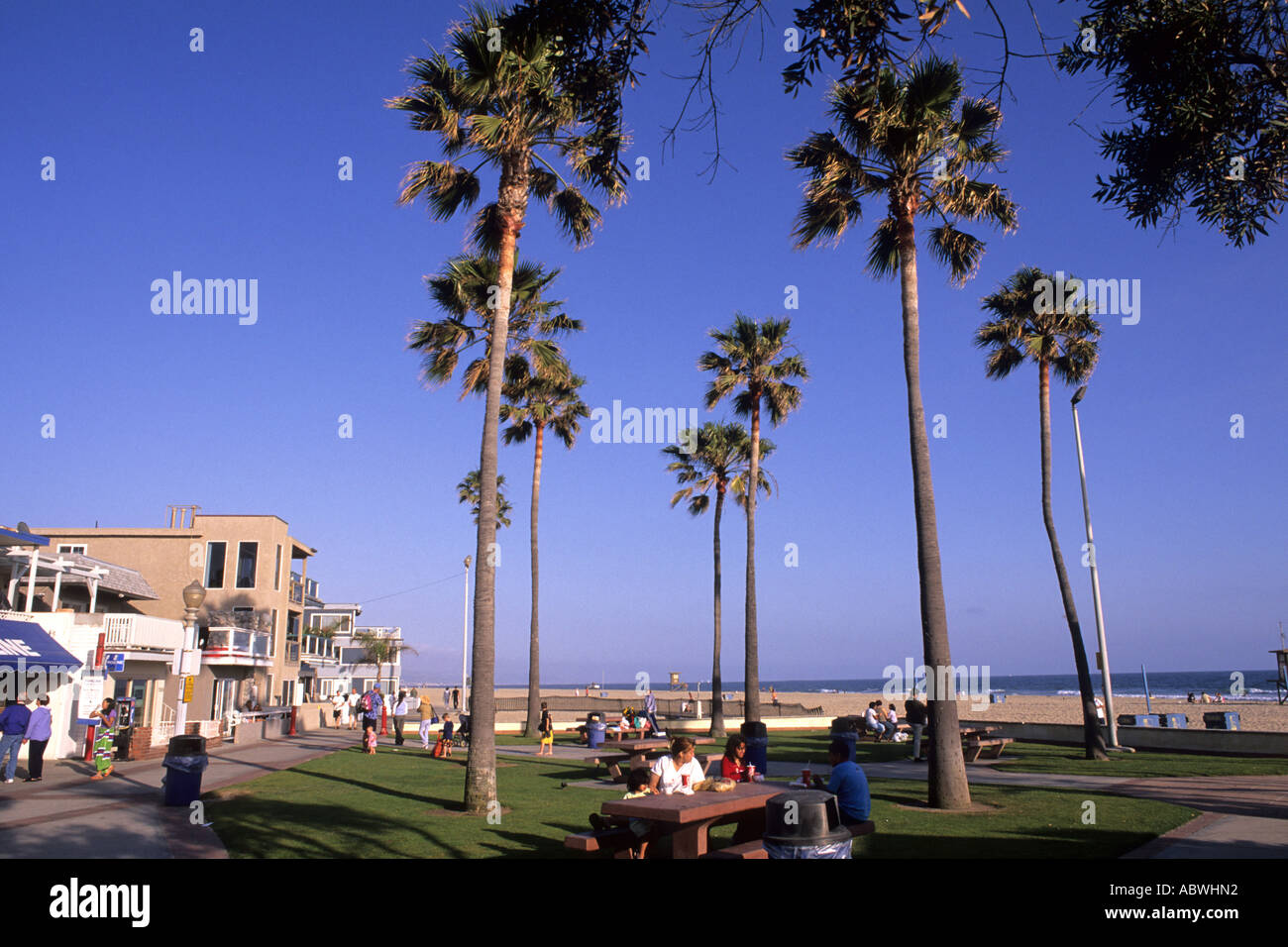 Belle ville touristique au centre-ville de pier de Newport Beach Californie USA Banque D'Images