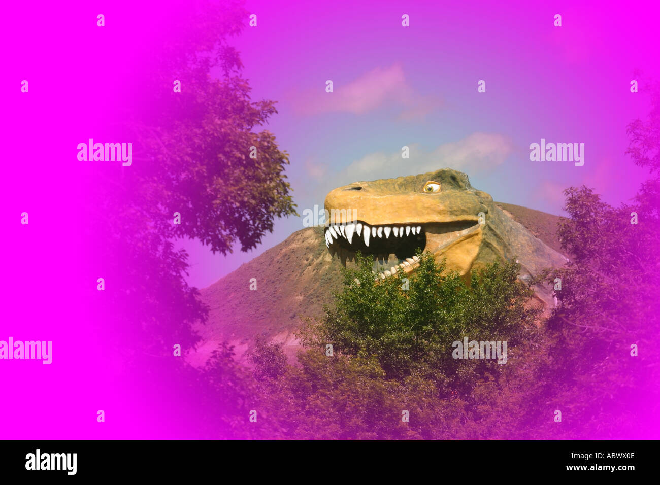 TYRANOSAURUS REX dinosaure carnivore du parc préhistorique sculptures animales mer intérieure et de montagnes volcaniques Alberta Canada Banque D'Images