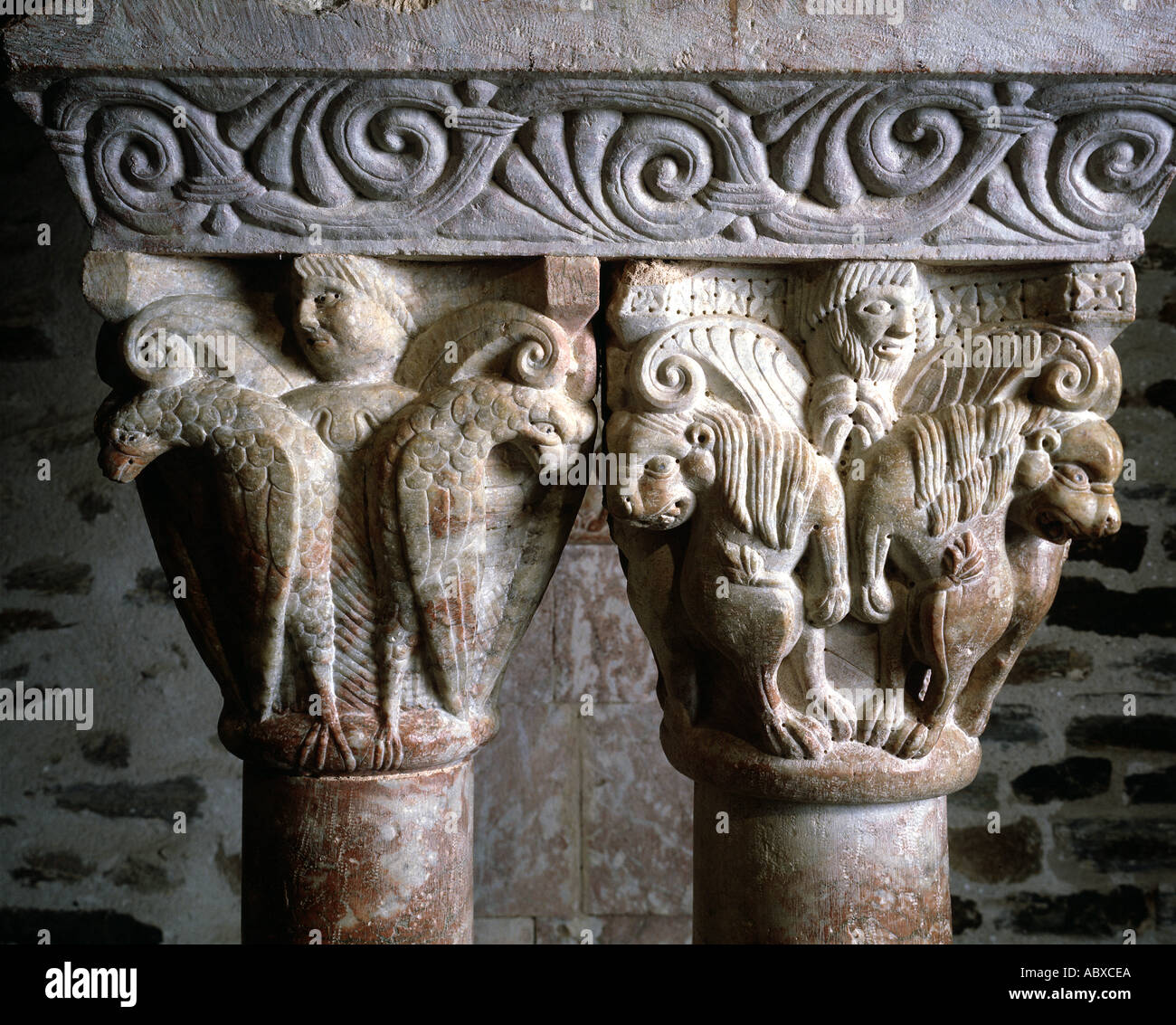 Prioratskirche Serrabone, Guinée, Doppelkapitell Sängertribüne der Notre-Dame Banque D'Images