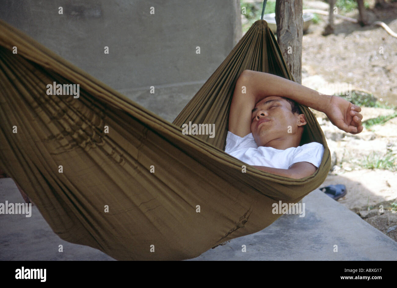 Homme vietnamien dans un hamac Banque de photographies et d'images à haute  résolution - Alamy