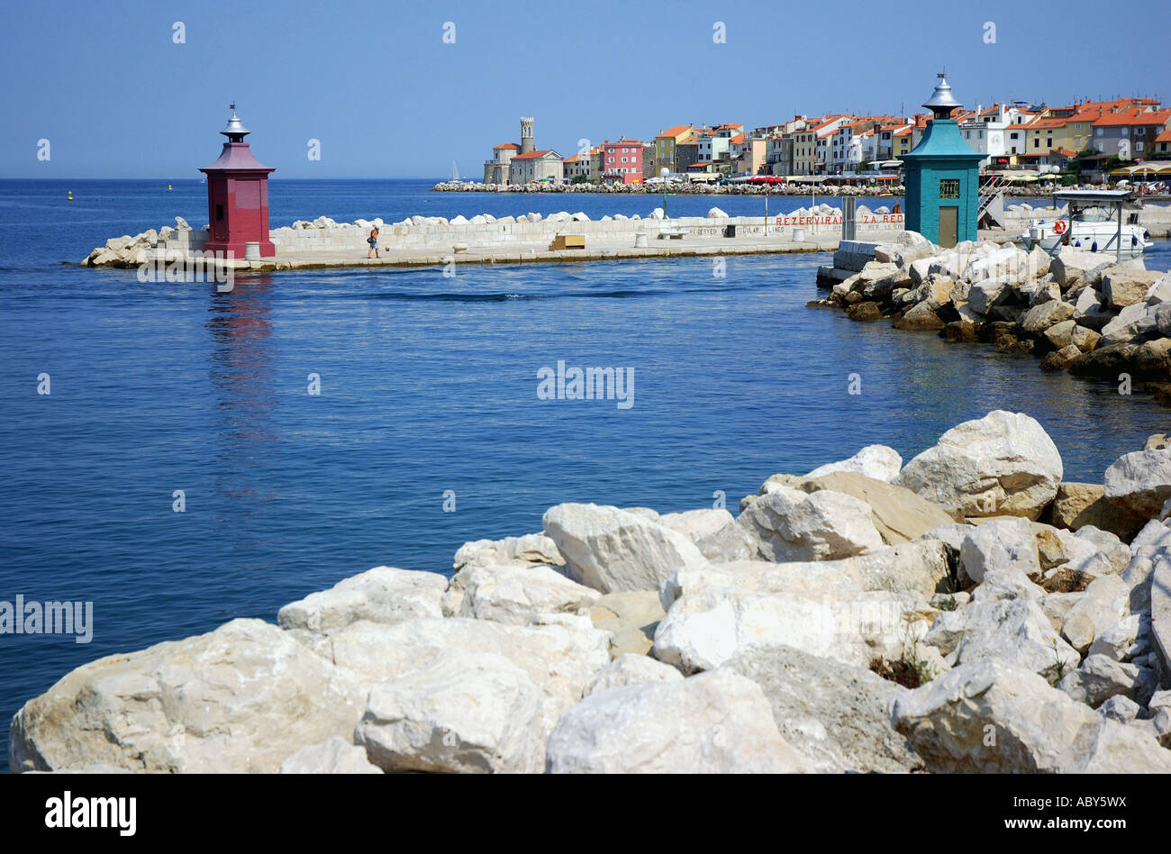 Vue sur le port de Piran, Slovénie Primorska Istria ancien ex-Yougoslavie Pirano Istra Istrie slovène à l'est l'Europe de l'Est Banque D'Images
