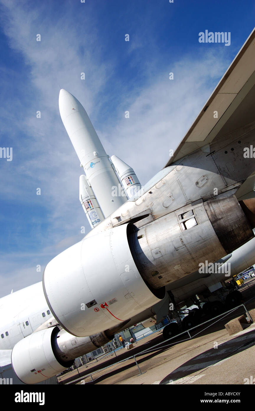 Fusée Ariane 5 et d'avion à réaction à l'aéronautique de Paris, Le Bourget. Paris. Banque D'Images