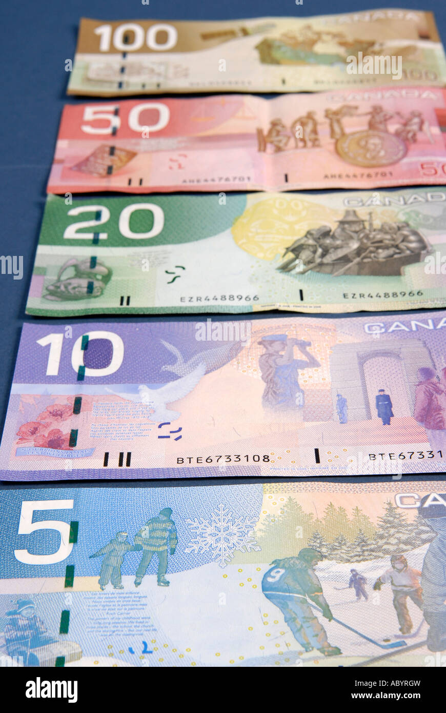 5 ans 5 ans 10 10 20 50 20 50 100 100 Canada canadien cash money dollar bills Banque D'Images