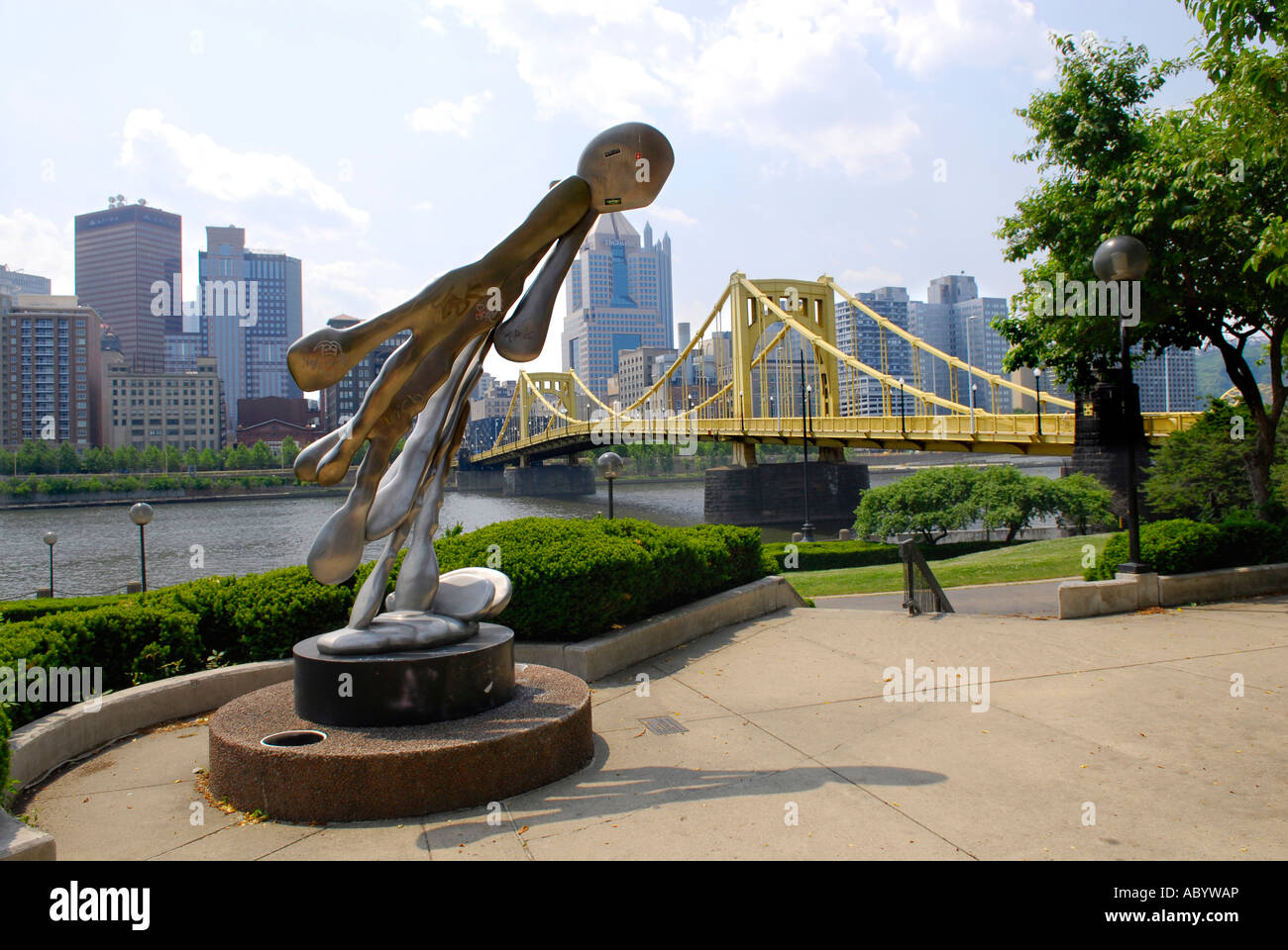 Vue sur la skyline de l'Allegheny Riverfront Park dans la ville de Pittsburgh en Pennsylvanie USA Pa Banque D'Images