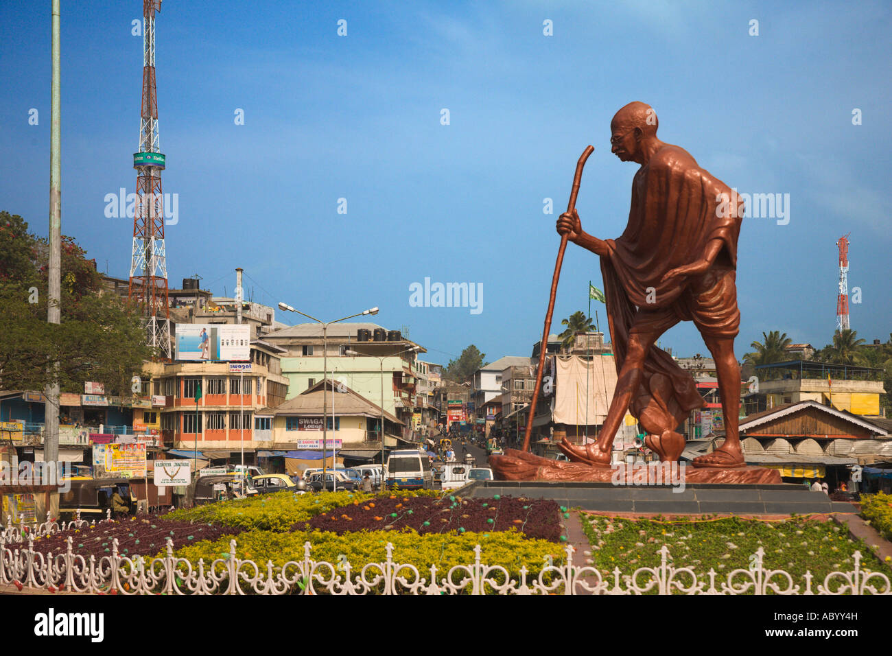 Une statue du Mahatma Gandhi à une extrémité de la rue principale de Port Blair, Andaman, l'île du sud de l'Inde Banque D'Images