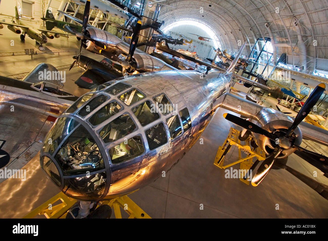 L'Enola Gay, situé au Steven F. Udvar-Hazy Center Smithsonian hangar à Dulles, Virginie Banque D'Images