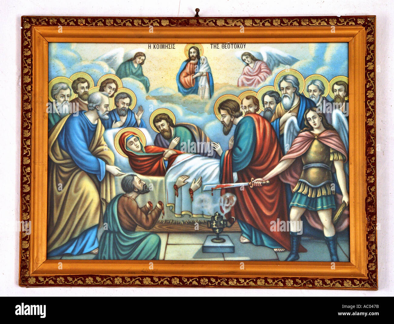 Assomption de la Vierge illustration encadrée ancienne église des sentiers à Tissiniva Crete island Grèce Banque D'Images