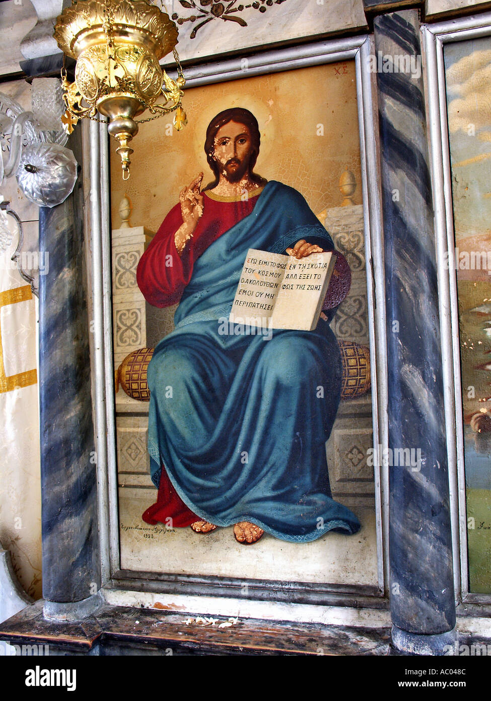 Jésus holding book Je suis la lumière du monde illustration murale ancienne église des sentiers à Tissiniva Crete island Grèce Banque D'Images