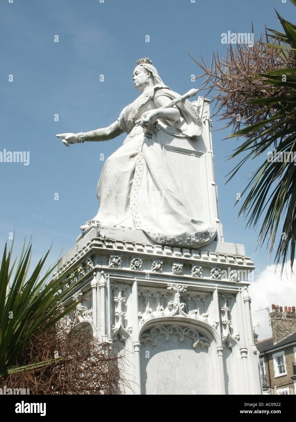 Southend on Sea station balnéaire au bord de la rivière Thames Estuary falaise statue de la reine Victoria Banque D'Images