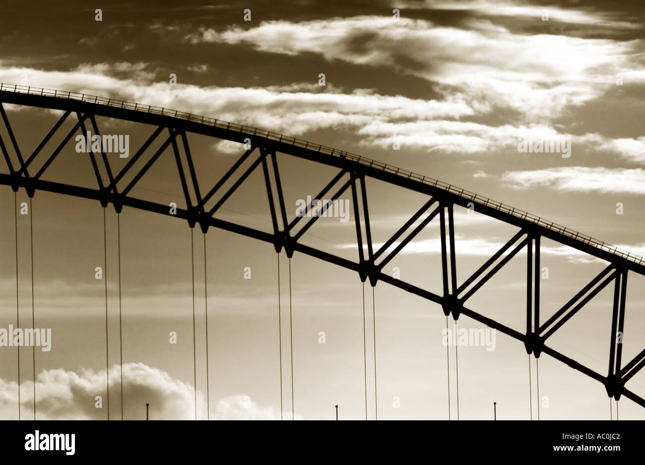 Sillhoutte pont contre un coucher de soleil Banque D'Images