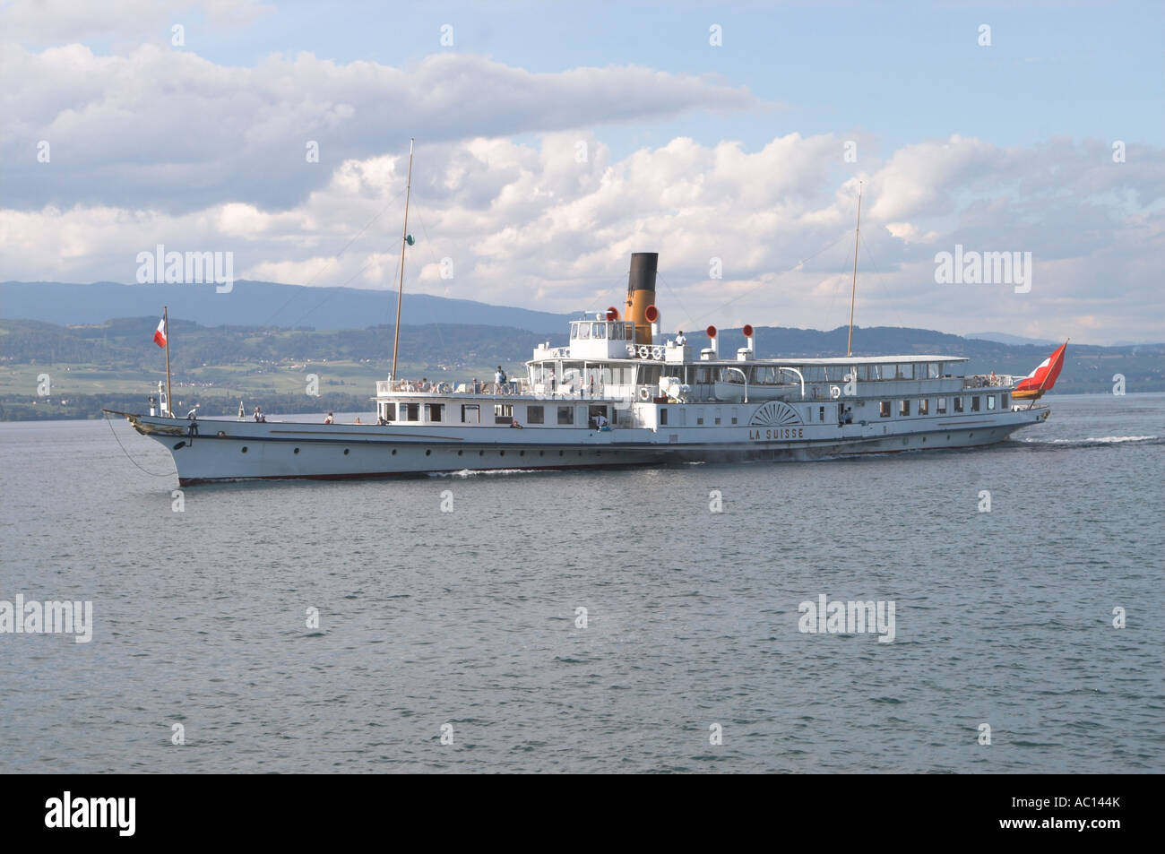 Bateau à aubes 'La Suisse' sur le lac de Genève en 2006. C'est le dernier bateau à aubes à vapeur en circulation internationale ? Banque D'Images