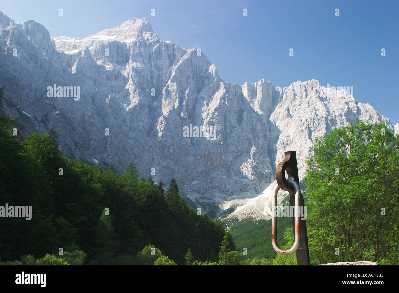 Mémorial pour les alpinistes tués durant la Seconde Guerre mondiale Le Mont Triglav Vrata valley Alpes Juliennes Slovénie Banque D'Images