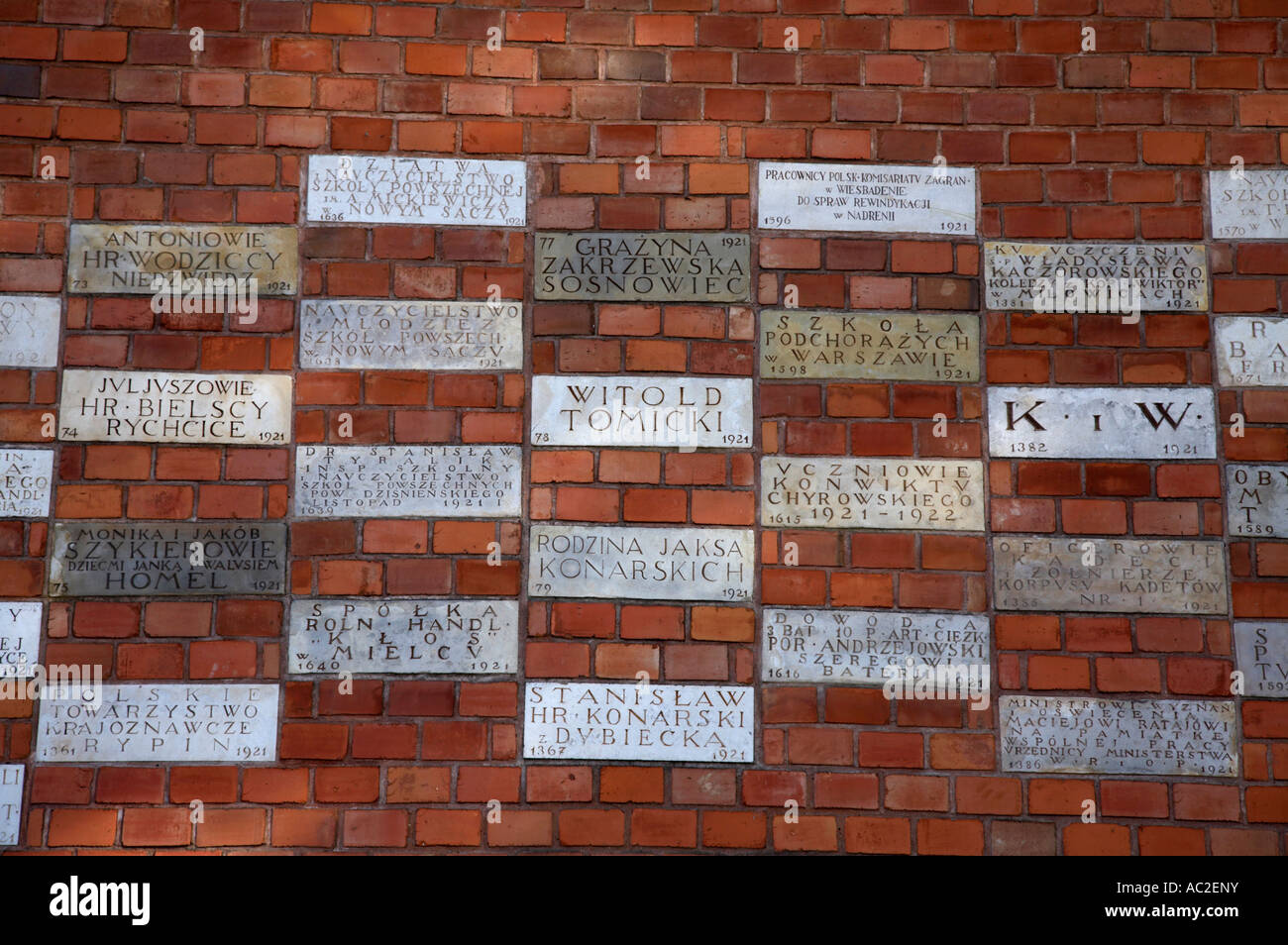 Plaques commémoratives parrain enterré dans le mur de château de Wawel krakow Banque D'Images