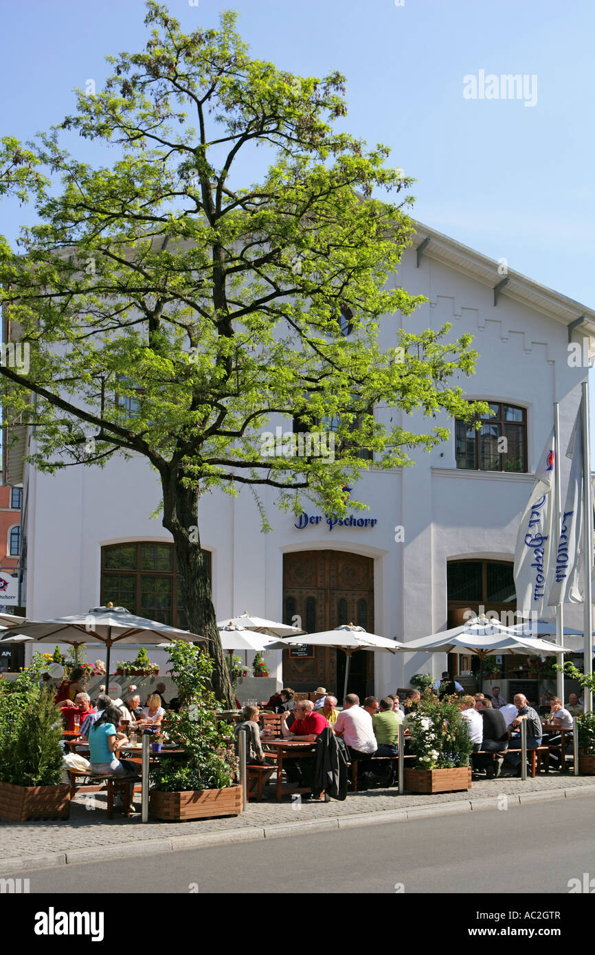 Nouvelle reconstruction moderne de l'ancien centre commercial Schrannenhalle historique marché et restaurants Munich Bavaria Allemagne Banque D'Images