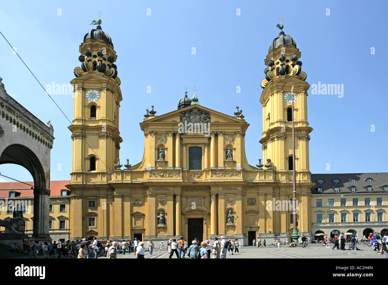 Bavière Munich Allemagne Theatiner Eglise à l'Odeonsplatz construites après 1662 par Zucalli et Cuvillies Banque D'Images