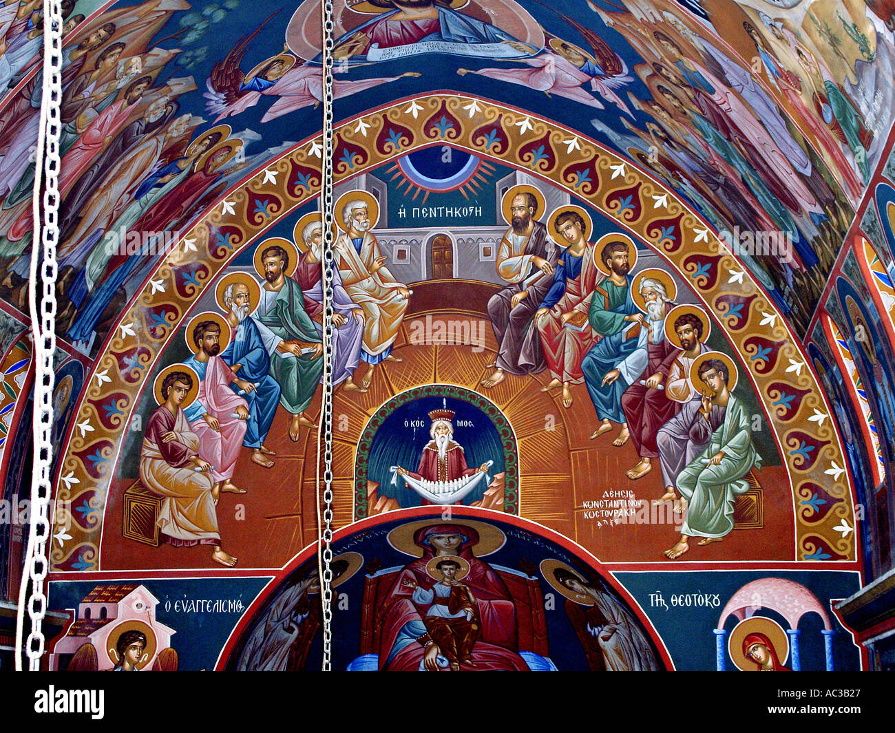 Le Pendecost plafond et mur de l'église de l'île des sentiers à Tissiniva illustration Crète Grèce Banque D'Images