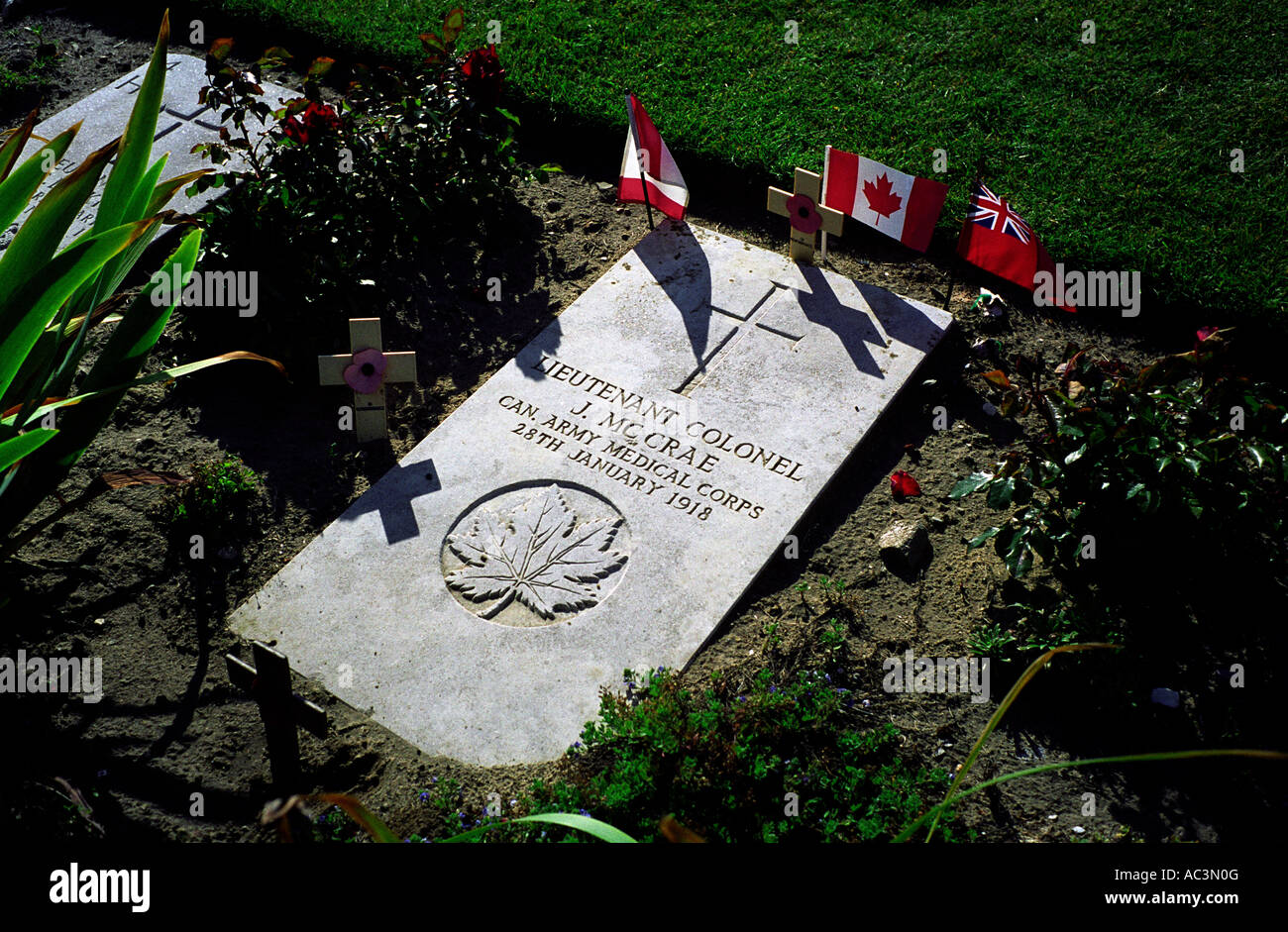 FRANCE WIMEREUX TOMBE CIMETIÈRE JOHN McCRAE AU CHAMP D'HONNEUR DE L'AUTEUR Banque D'Images