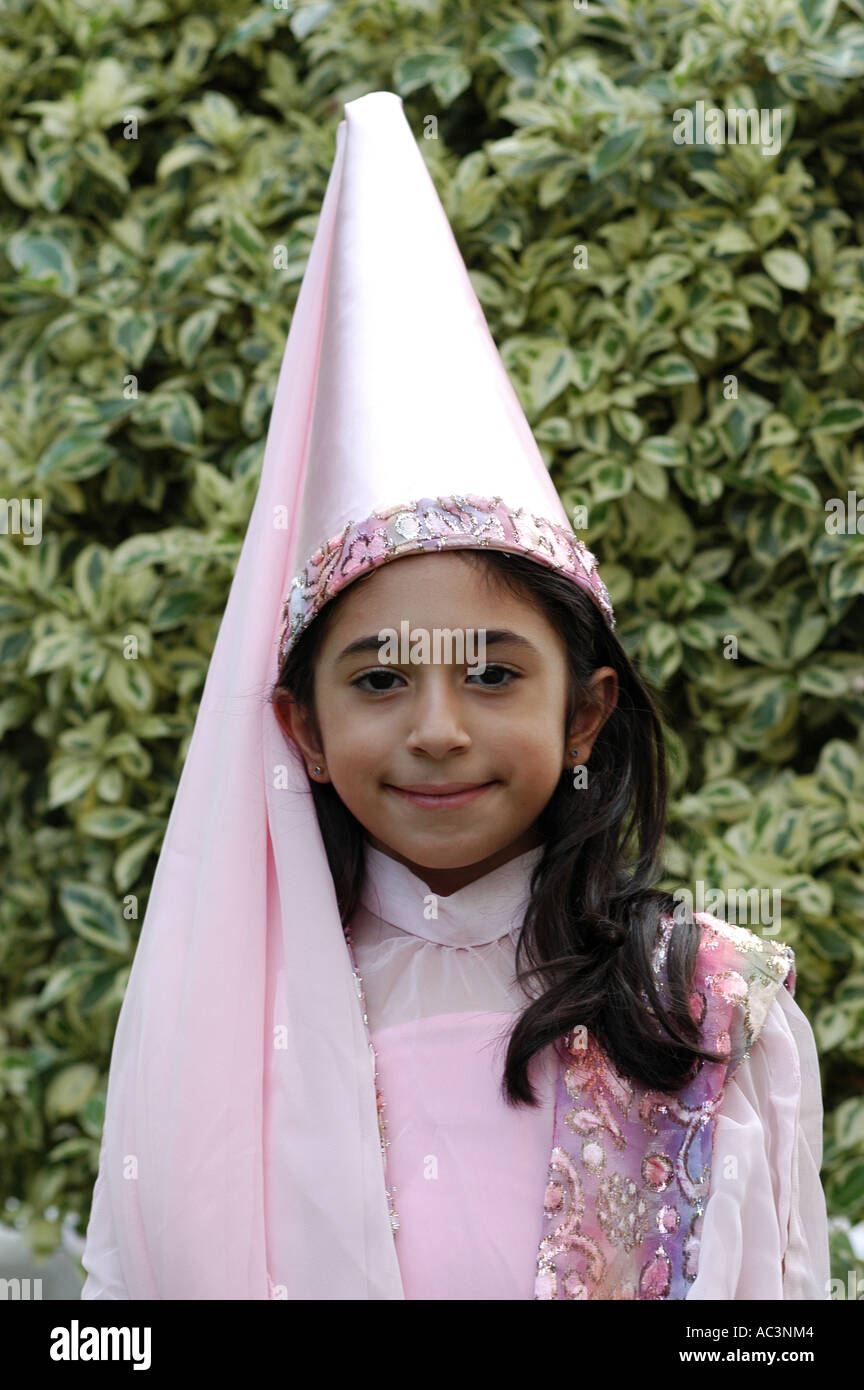 Fille en costume traditionnel arabe Photo Stock - Alamy