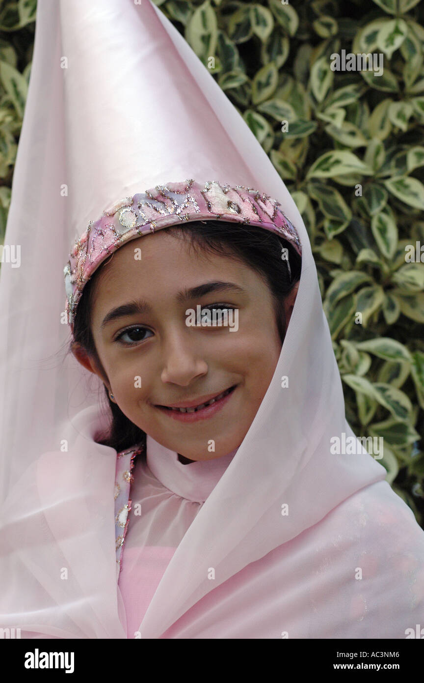 Fille en costume traditionnel arabe Photo Stock - Alamy