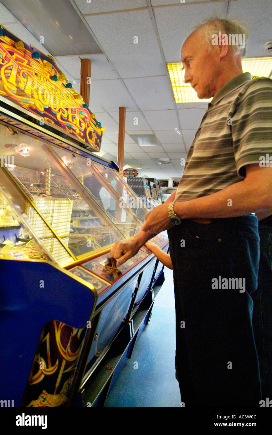 Jeux électroniques côté mer penny falls machine gamble England UK GO Europe Banque D'Images