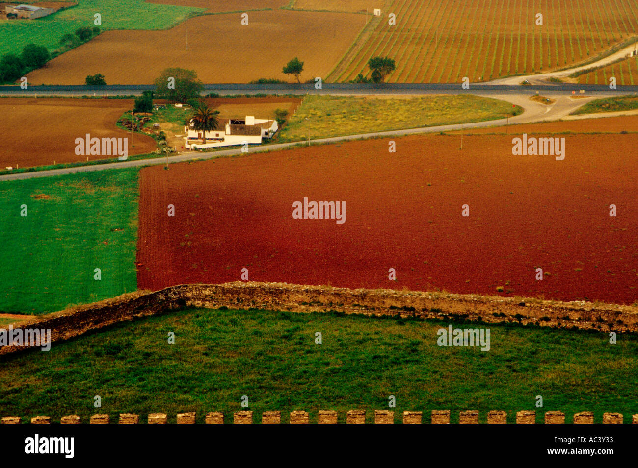 Aperçu d'un pittoresque maison en tuile rouge Portugal rural Banque D'Images