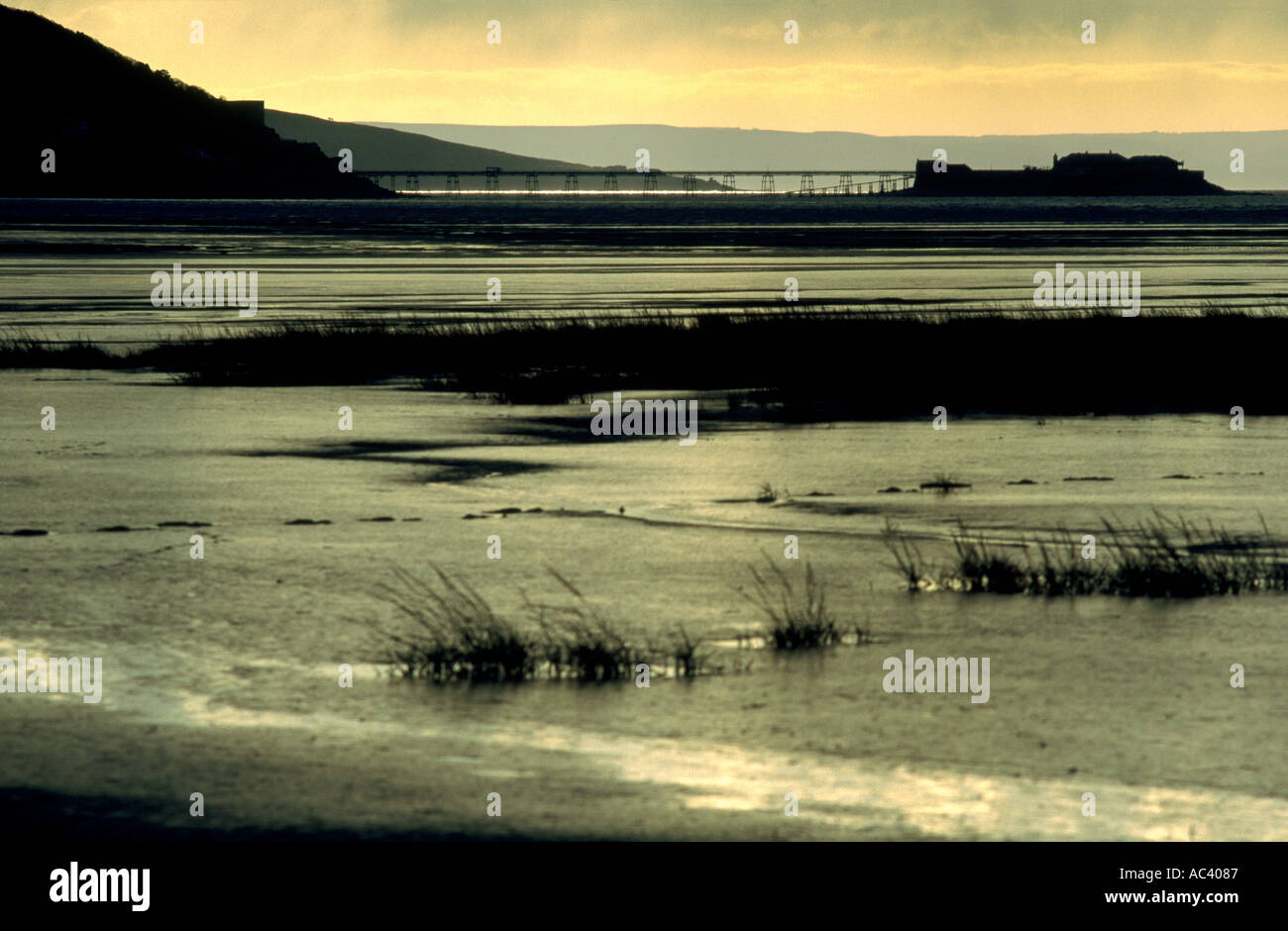 L'Île Birnbeck Pier et vu de Sand Bay Weston super Mare Angleterre Banque D'Images