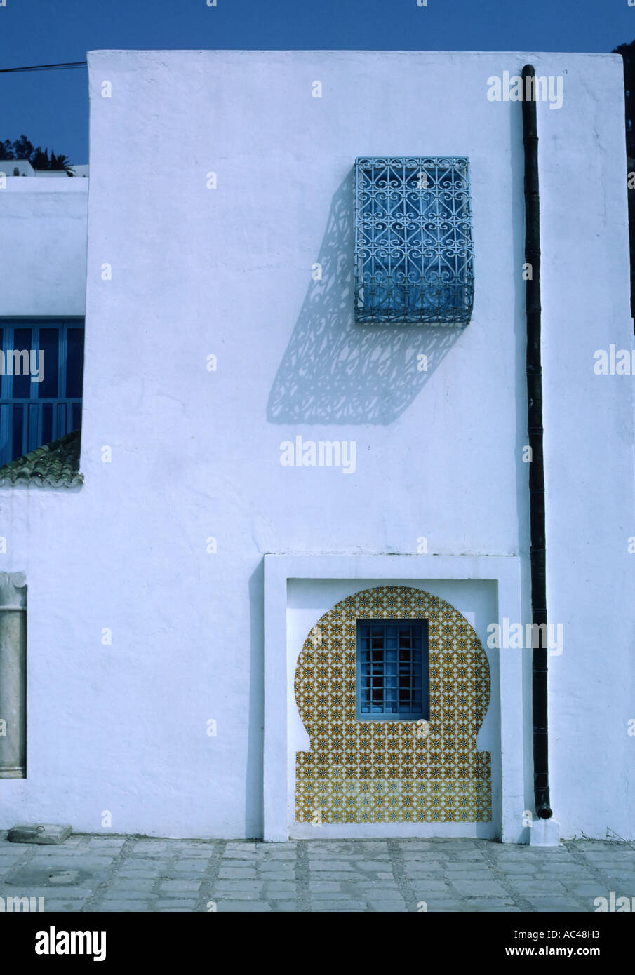Détail de fenêtres d'une maison à Sidi Bou Said Tunisie Afrique du Nord Banque D'Images