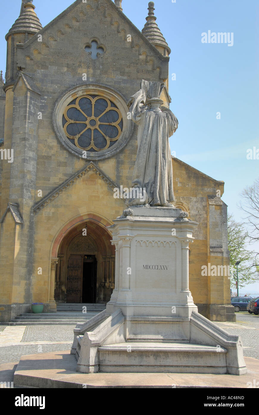 La Collégiale, une église du xiie siècle à Neuchâtel (Suisse). (C) par uli nusko, CH-3012 Berne Banque D'Images