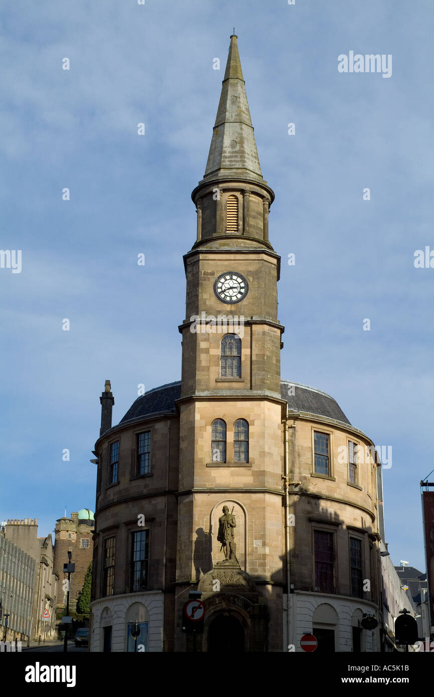 L'Athenaeum STIRLINGSHIRE STIRLING dh immeuble avec William Wallace statue King Street Banque D'Images