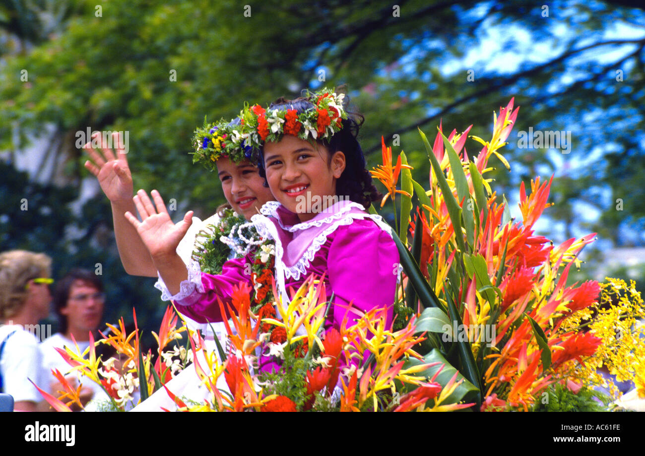 Les enfants locaux dans un défilé pour célébrer le Roi Kamehameha anniversaire Kauai Hawaii USA Banque D'Images