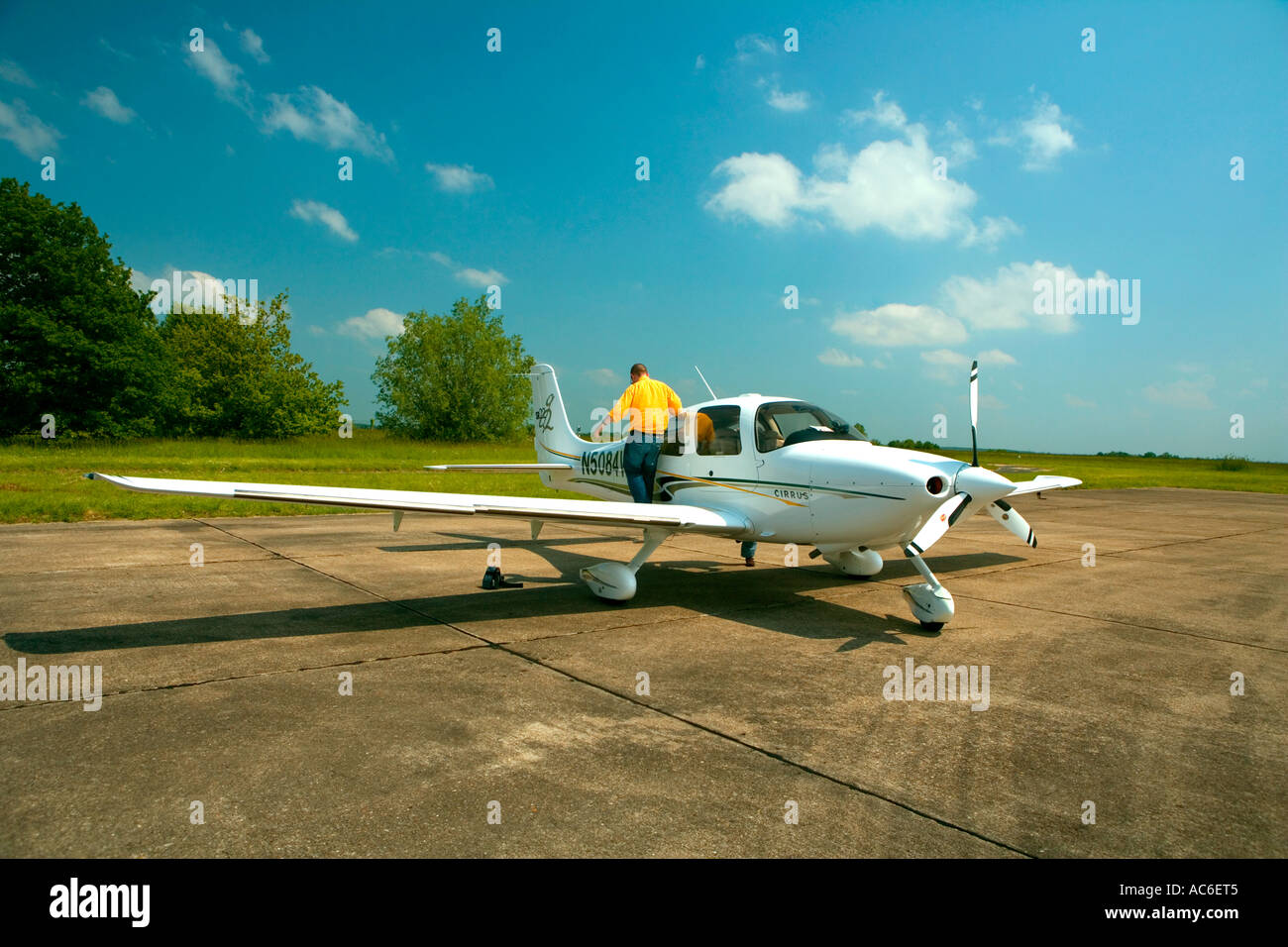 Débarqué à l'Aérodrome de Tours, France. Cirrus SR22 GTS Banque D'Images