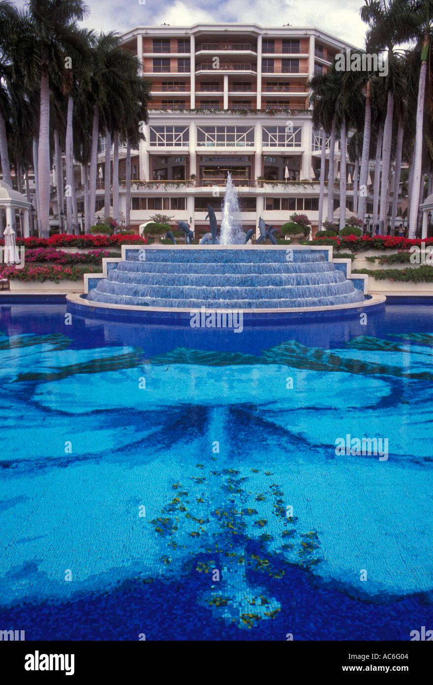 Piscine extérieure, piscine intérieure, piscine extérieure, Grand Wailea Resort Hotel et Spa, Wailea, Maui, Hawaii, United States Banque D'Images
