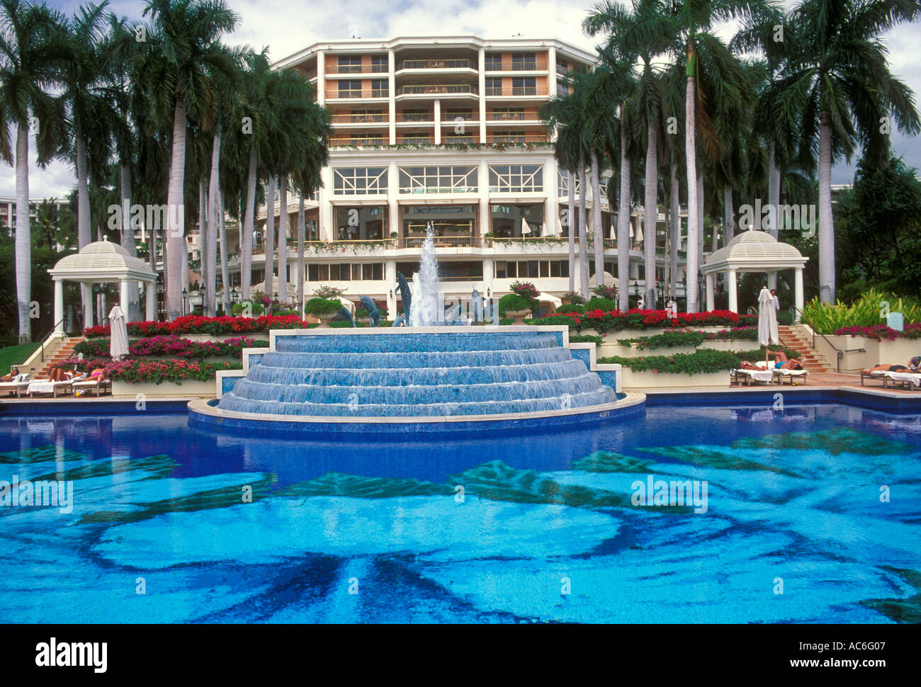 Piscine extérieure, piscine intérieure, piscine extérieure, Grand Wailea Resort Hotel et Spa, Wailea, Maui, Hawaii, United States Banque D'Images