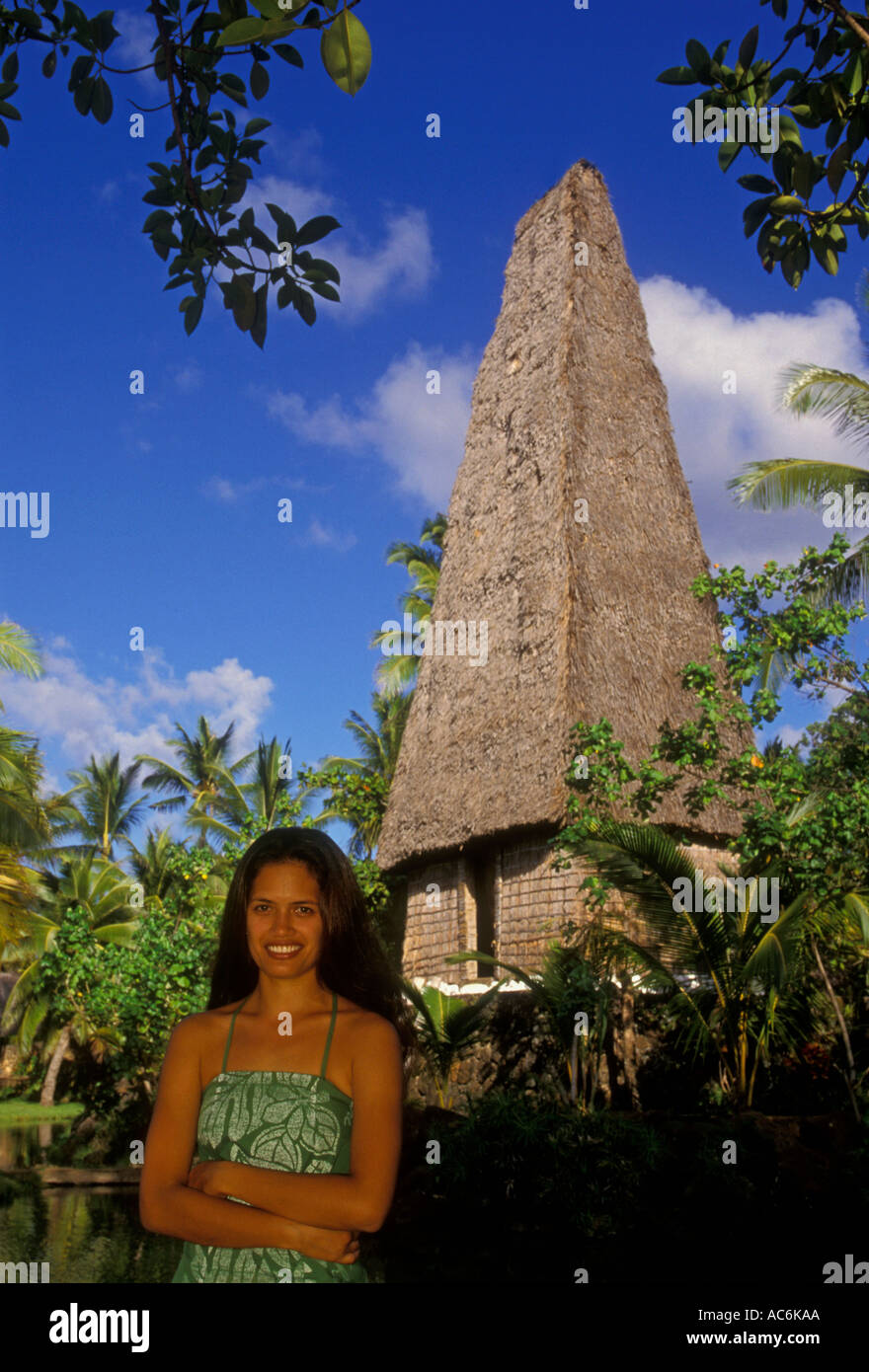 Tahitienne, étudiant, guide, village tahitien, Centre Culturel Polynésien, Laie, Oahu, Hawaii, United States Banque D'Images