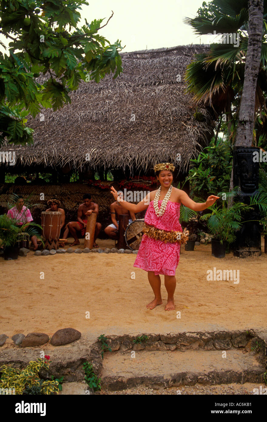 Tahitienne, danseur, la danse tahitienne, village, Centre Culturel Polynésien, Laie, Oahu, l'Île Oahu, Hawaii, United States Banque D'Images