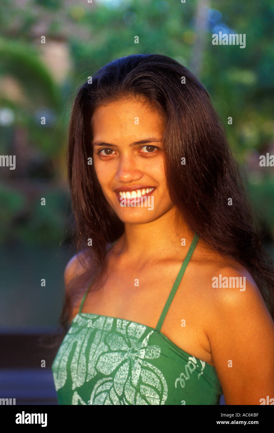 Tahitienne, étudiant, guide, village tahitien, Centre Culturel Polynésien, Laie, Oahu, Hawaii, United States Banque D'Images