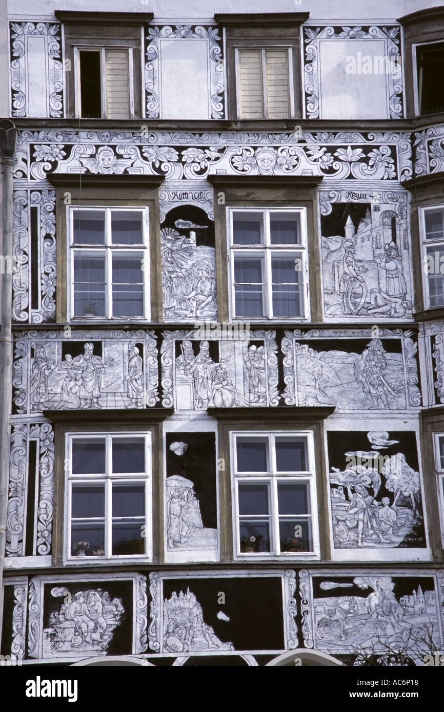 Maison couverte de sgraffites Renaissance ou scraffito décoration dans la ville de Jindrichuv Hradec en Bohême du sud de la République tchèque Banque D'Images
