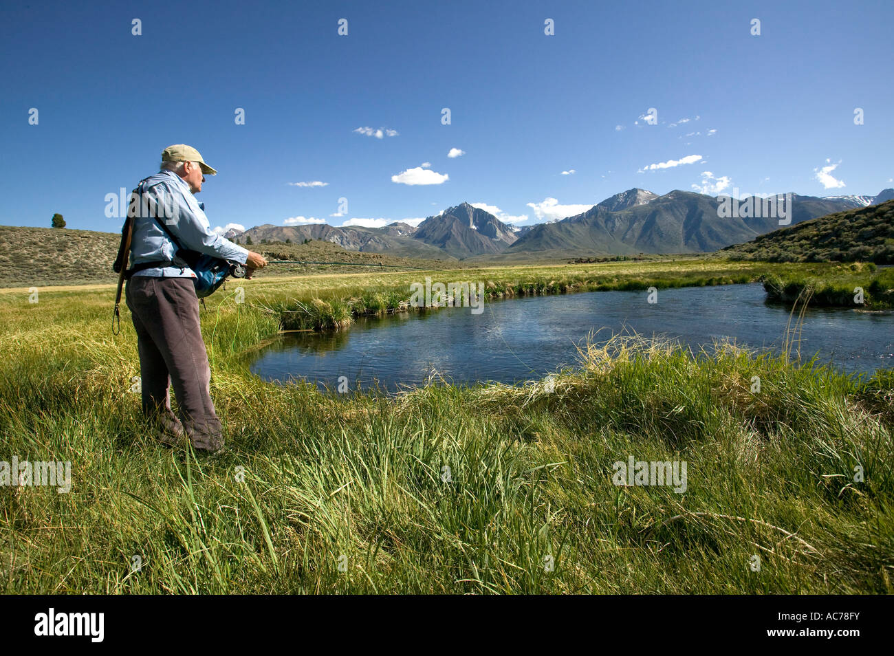 Man fishing Hot Creek Banque D'Images
