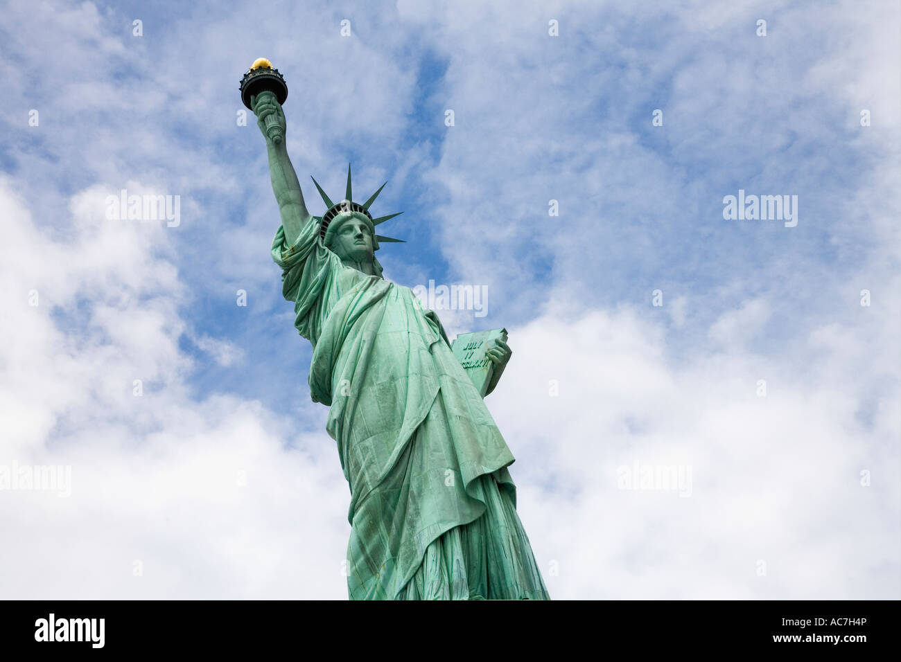Statue de la liberté à sun le soleil et ciel bleu New York City NY NYC United States of America USA North Banque D'Images